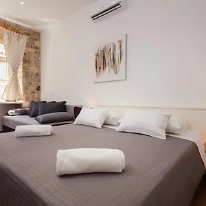 Lux Cindro In Center Split