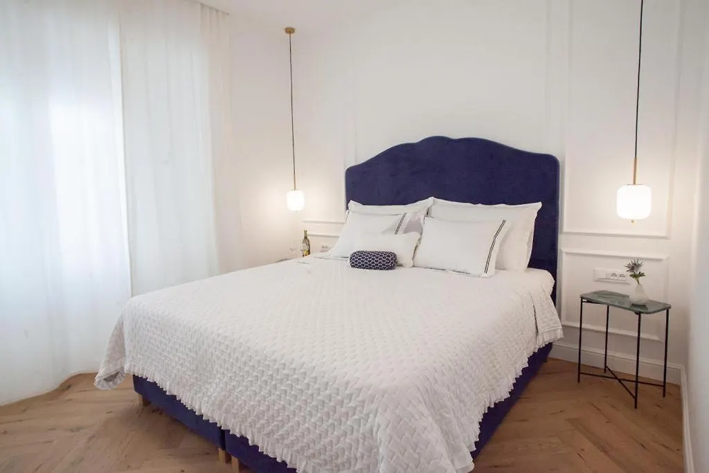 Aurum D Apartment Split
