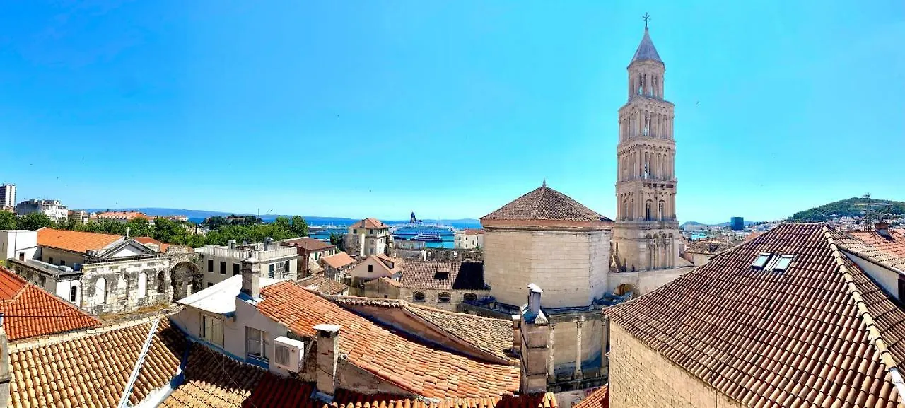 Aurum D Apartment Split